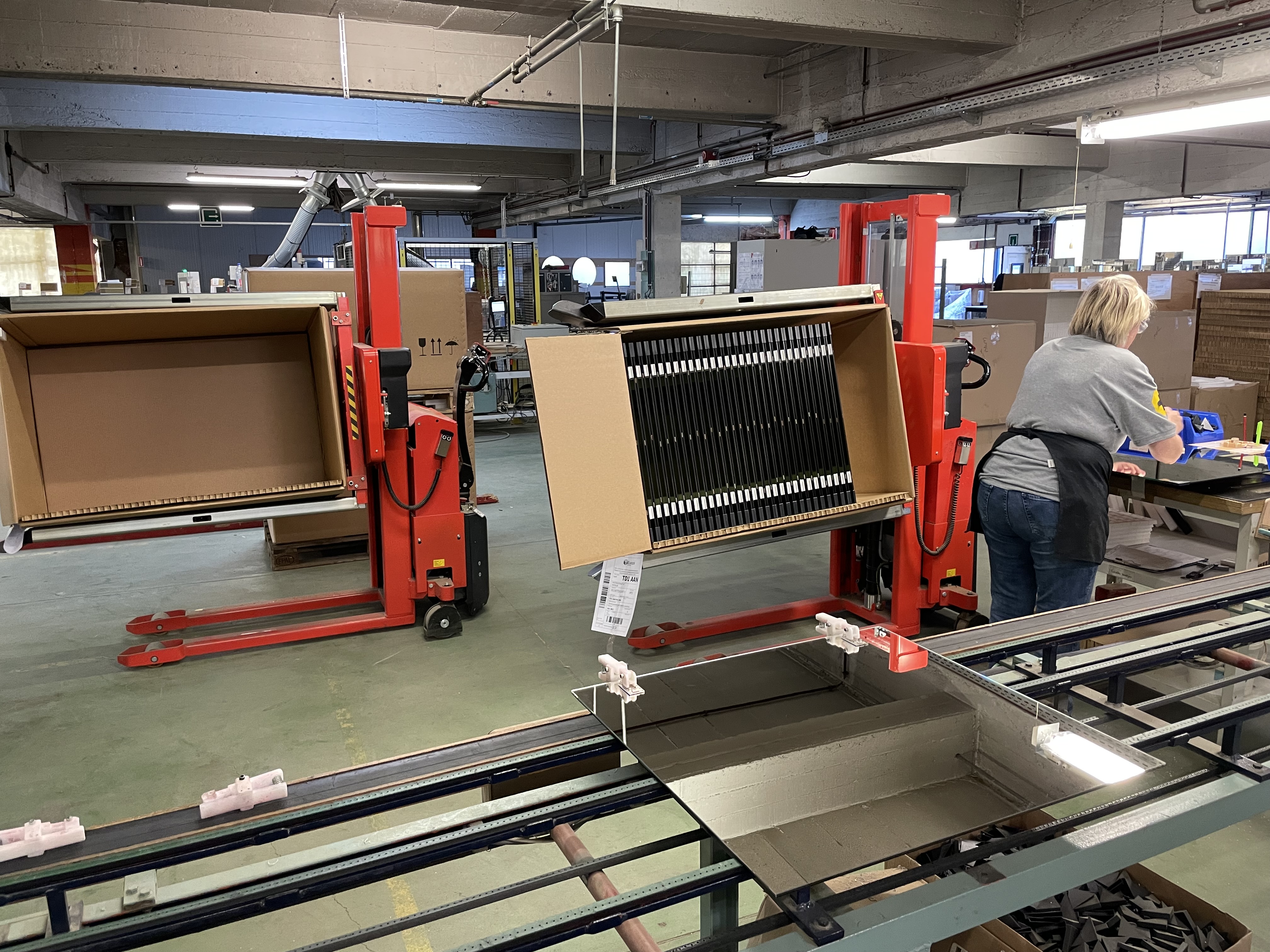 Spiegel-Hersteller lernt die Vorteile ergonomischer Geräte kennen und will noch mehr haben